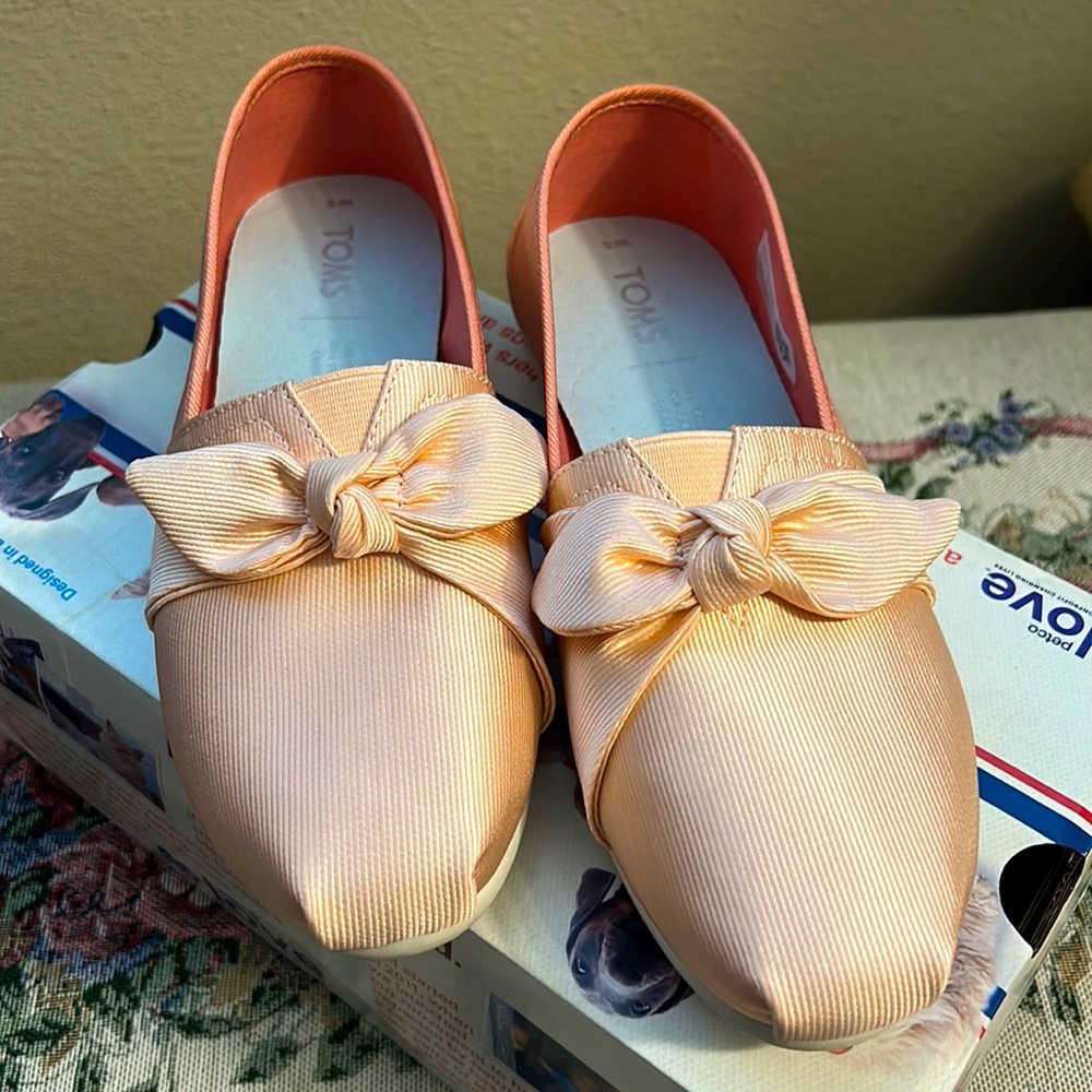 TOMS Women’s shoes